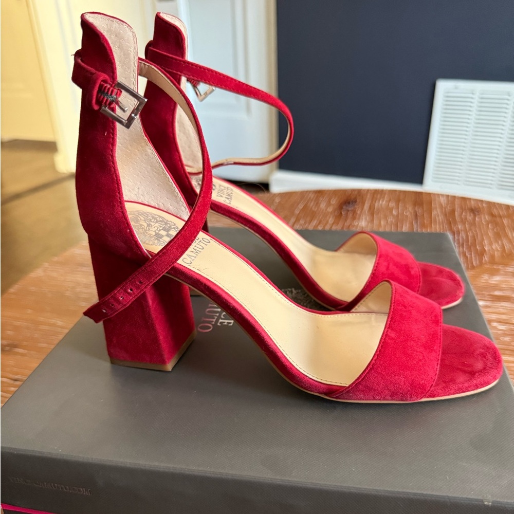 Vince Camuto Winderly Ankle Strap Sandal! Excellent condition!